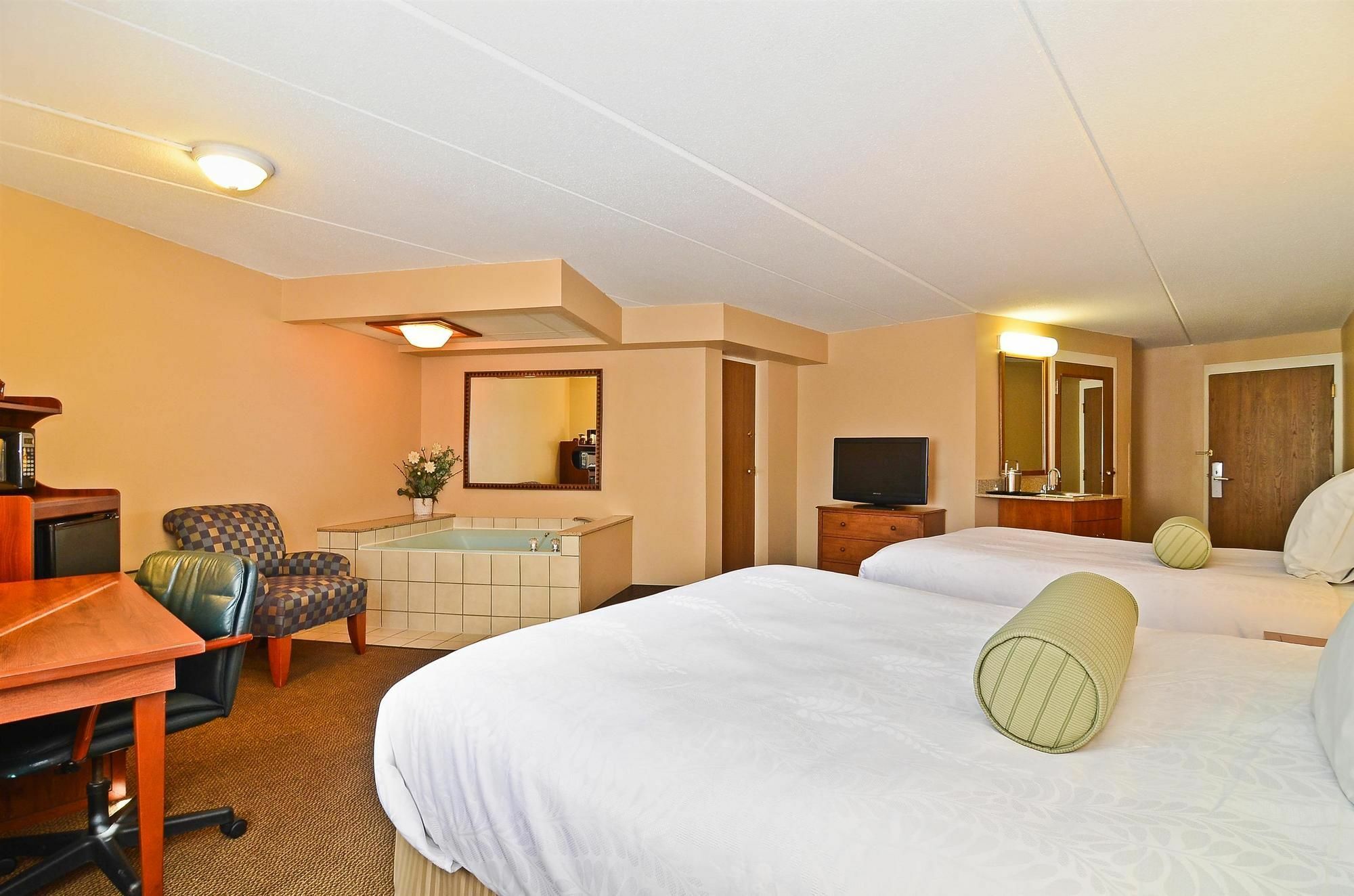 Surestay Plus Hotel By Best Western Блоек-Рівер-Фолз Екстер'єр фото